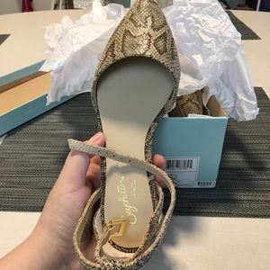 New Seychelles Plateau Flats Taupe Exotic size 6.5